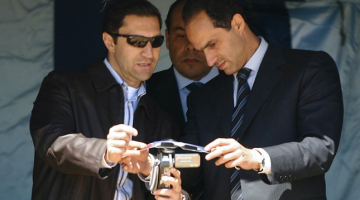 Mubaraka dēli Alaa (K) un Gamals (L). Avots: AFP/LETA