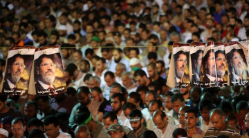 Gāztā prezidenta Muhameda Mursi atbalstītāji aizlūdz. Foto: EPA/LETA