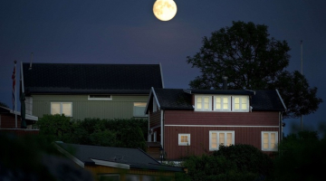 Pilnmēness Norvēģijas salās. Foto: AFP/LETA