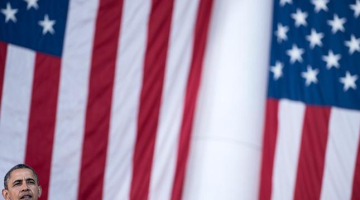 ASV prezidents Baraks Obama teic runu Ārlingtonas kapsētā. Foto: AFP/LETA