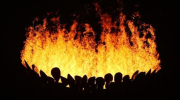 Olimpisko spēļu atklāšanas ceremonija - Olimpiskā uguns iedegta. Oficiālie London 2012 foto.