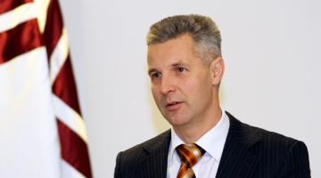 Kristaps Kuhaļskis, F64