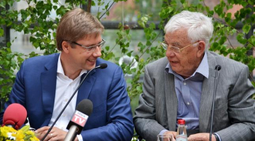 Rīgas mērs Nils Ušakovs un komponists Raimonds Pauls preses konferencē par ielīgošanu Rīgā. Foto: Renāte Briede, LETA