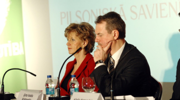 PS valdes locekle Inese Vaidere (K) un PS priekšsēdētājs Ģirts Valdis Kristovskis (L). Foto: Gints Ivuškāns, F64