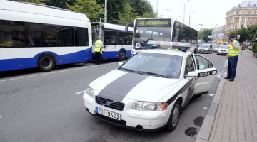 Policijas auto Rīgas ielās. Foto: Lita Krone, LETA