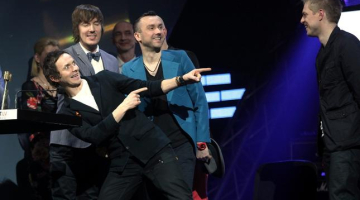Grupa "Prāta vētra" ar iegūto "Latvijas mūzikas ierakstu Gada balvu 2012" nominācijā "Labākā dziesma" par dziesmu "Lantern". Foto: Ieva Čīka, LETA