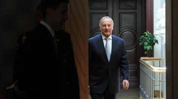 Valsts prezidents Andris Bērziņš Melngalvju namā. Foto: Edijs Pālens, LETA