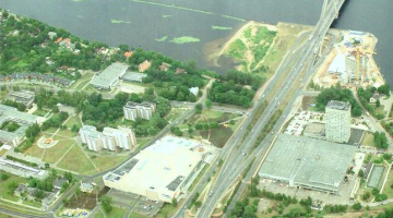 Skats uz Ķīpsalu pie Vanšu tilta 2004.gadā.