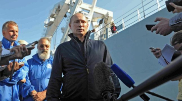 Krievijas prezidents Vladimirs Putins sarunā ar žurnālistiem. Foto: EPA/LETA