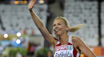 Ineta Radeviča. Foto: Romāns Kokšarovs, F64