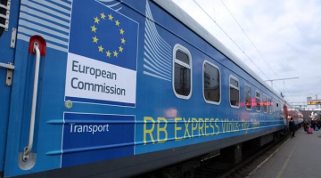 Rīgas centrālajā dzelzceļa stacijā oktobrī piestāja vilciens "Rail Baltica Express train". Foto: Edijs Pālens, LETA