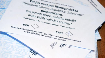 Referenduma biļetens. Foto: Evija Trifanova, LETA
