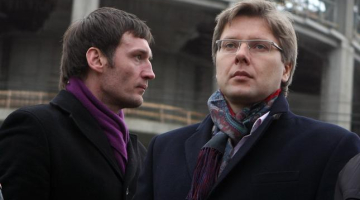 Vitālijs Reinbahs (no kreisās) un Rīgas domes priekšsēdētājs Nils Ušakovs (SC). Foto: Edijs Pālens, LETA