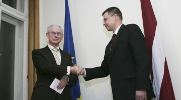 Hermans van Rompejs (K) un Valdis Dombrovskis. Foto: Jānis Saliņš, F64