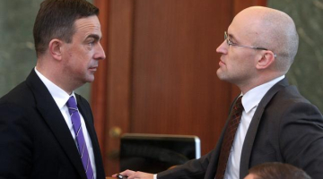 Satiksmes ministrs Aivis Ronis un ekonomikas ministrs Daniels Pavļuts ir lielākie "vaininieki" valsts kapitālsabiedrību valžu politiskajā uzraudzībā. Foto: Edijs Pālens, LETA