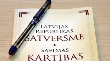 Latvijas Republikas Satversme. Foto: Elmārs Rudzītis, F64