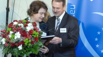 Anna Seile (no kreisās) kopā ar Pilsoniskās savienības līderi Ģirtu Valdi Kristovski. Foto: Gints Ivuškāns, F64