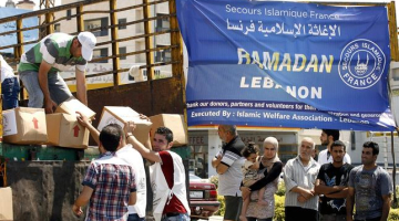 Sīrijas bēgļu nometnē piegādā palīdzību. Foto: AFP/LETA