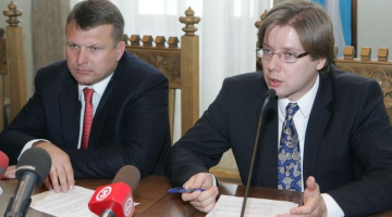 Ainārs Šlesers (PLL) (no kreisās), Nils Ušakovs (SC). Autors - Jānis Saliņš, F64