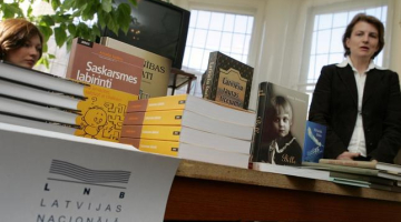 Ilona Spure pirms dažiem gadiem Nacionālās bibliotēkas organizētā pasākumā par cietumu bibliotēkām. Foto: Gatis Dieziņš, LETA