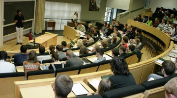 Studenti auditorijā. Foto: Evija Trifanova, LETA