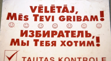 "Tautas kontrole" pērn vilināja vēlētājus ar šādiem plakātiem. Foto: Lita Krone, LETA