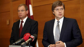 Rīgas domes rokrokas tandēms - Andris Ameriks (no kreisās) un Nils Ušakovs. Foto: Nora Krevneva, F64