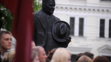 Nacionālās apvienības "Visu Latvijai!–Tēvzemei un Brīvībai/LNNK" rīkotais Kārlim Ulmanim veltītais piemiņas pasākums. Foto: Evija Trifanova, LETA