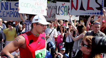 Attēlā: Rīgas mērs Nils Ušakovs pēc "Nordea" maratona 2010.gadā.
