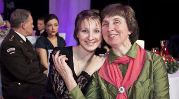 Velga Vītola Latvijas lepnuma balvu saņemot. Foto: Emīls Desjatņikovs, F64