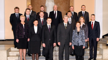 Valda Dombrovska otrā valdība ar Valsts prezidentu Valdi Zatleru pirmajā darbības dienā. Foto: F64