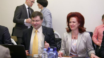 Solvita Āboltiņa un Valdis Dombrovskis. Foto: Dmitrijs Suļžics, F64