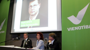 "Vienotības" triju partiju līderi un premjers Valdis Dombrovskis. Foto: Raitis Plauks, F64