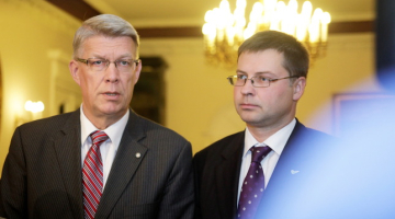 Valdis Zatlers un Valdis Dombrovskis. Foto: Nora Krevneva, F64