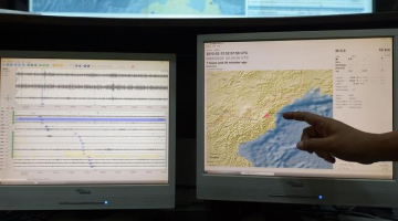 Indonēzijas seismologi kartē rāda vietu, kur otrdien konstatēta seismiskā aktivitāte, radot aizdomas par Ziemeļkorejas izmēģinājumiem. Foto: AFP/LETA