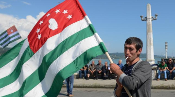 Protestētājs Abhāzijā. Foto: ITAR-TASS/LETA