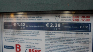 Rīgas autostāvvietā. Foto: Edijs Pālens, LETA