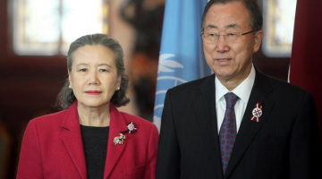 Apvienoto Nāciju Organizācijas (ANO) ģenerālsekretārs Bans Kimūns un ANO ģenerālsekretāra kundze Bana Sūn-Teka tikšanās laikā ar Valsts prezidentu Melngalvju namā. Foto: Edijs Pālens, LETA