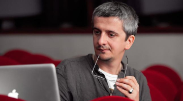 Izrādes režisors Konstantīns Bogomolovs. Foto: Ziedonis Safronovs