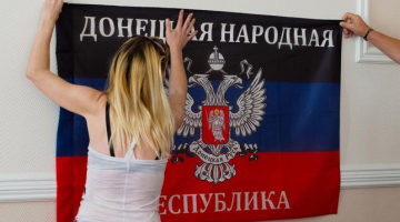 Pašpasludinātās Doņeckas republikas karogs. Foto: AFP/LETA