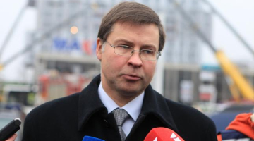 Valdības vadītājs Valdis Dombrovskis preses konferencē Zolitūdē. Foto: Edijs Pālens, LETA
