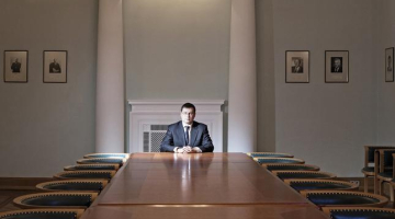 Valdis Dombrovskis pie valdības galda. Foto: Reinis Hofmanis, F64
