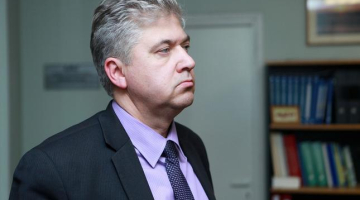 Zolitūdē sabrukušā lielveikala "Maxima" celtniecības būvuzraugs Mārtiņš Draudiņš pēc Latvijas Būvinženieru savienība komisijas sēdes, kurā nolēma apturēt septiņu Zolitūdes traģēdijā iesaistīto sertificēto būvinženieru sertifikātus. Foto: Ieva Čīka, LETA
