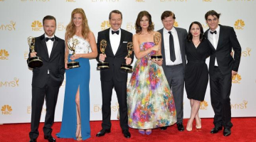 Krimināltrillera "Breaking Bad" aktieri ar saņemtajām "Emmy" balvām. Foto: AFP/LETA