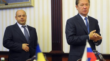 Ukrainas enerģētikas ministrs Jurijs Prodans (no kreisās) un "Gazprom" vadītājs Aleksejs Millers ierodas uz sarunām. Foto: EPA/LETA