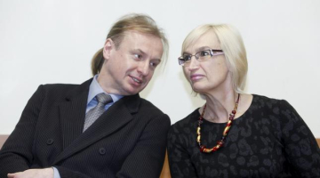 Andrejs Ērglis (no kreisās) un veselības ministre Ingrīda Circene. Foto: Nora Krevneva, F64