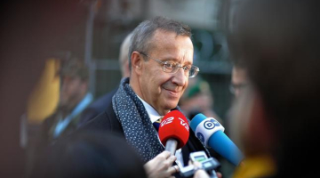Igaunijas prezidents Tomass Hendriks Ilvess oficiāli atklāja valodu tehnoloģiju uzņēmuma "Tilde" radīto mašīntulkošanas tehnoloģiju igauņu valodai. Foto: AFP/LETA