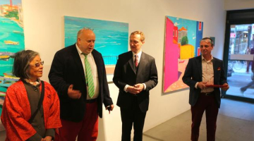 Izstādes atklāšanā Kazuko Mijamoto (no kreisās), Aleksejs Naumovs, Andris Razāns un Kristaps Zariņš. Publicitātes foto