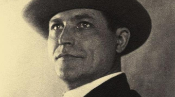 Gustavs Klucis 1937.gadā Maskavā. Publicitātes foto