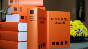 Jaunā latviešu valodas gramatikas grāmata. Foto: Edijs Pālens, LETA